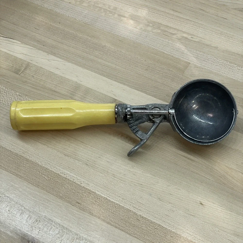 Vtg Ice Cream Scoop‎ Vintage Progressus Italy Yellow Handle Parlor Serving Heavy